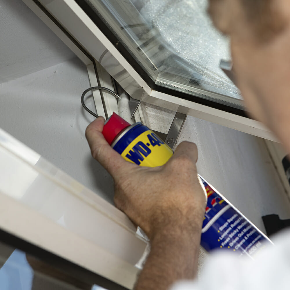 wd-40-produto-multi-uso-flexa­vel-lifestyle-image-2-1.jpeg