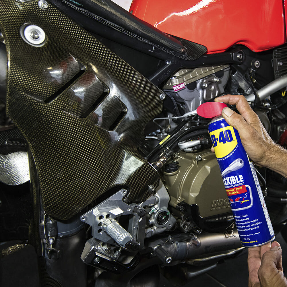 wd-40-produto-multi-uso-flexa­vel-lifestyle-image-1-1.jpeg