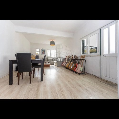 Trocar o chão e pintar paredes